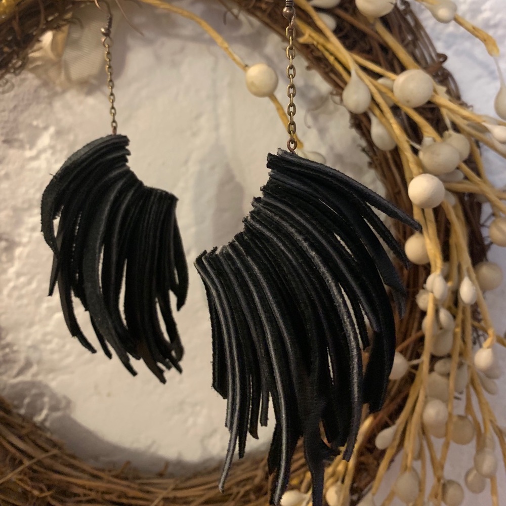 Earrings black leather